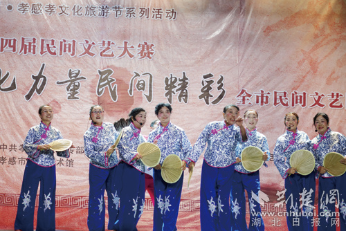 大悟油梓樹藝術(shù)團(tuán)《十個(gè)妯娌逛縣城》。.jpg