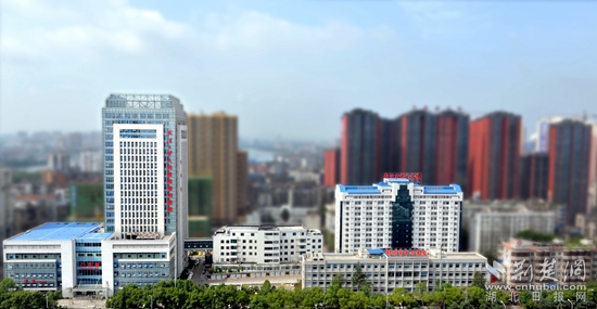 2016年1月，新門急診、外科大樓實現(xiàn)整體搬遷.jpg